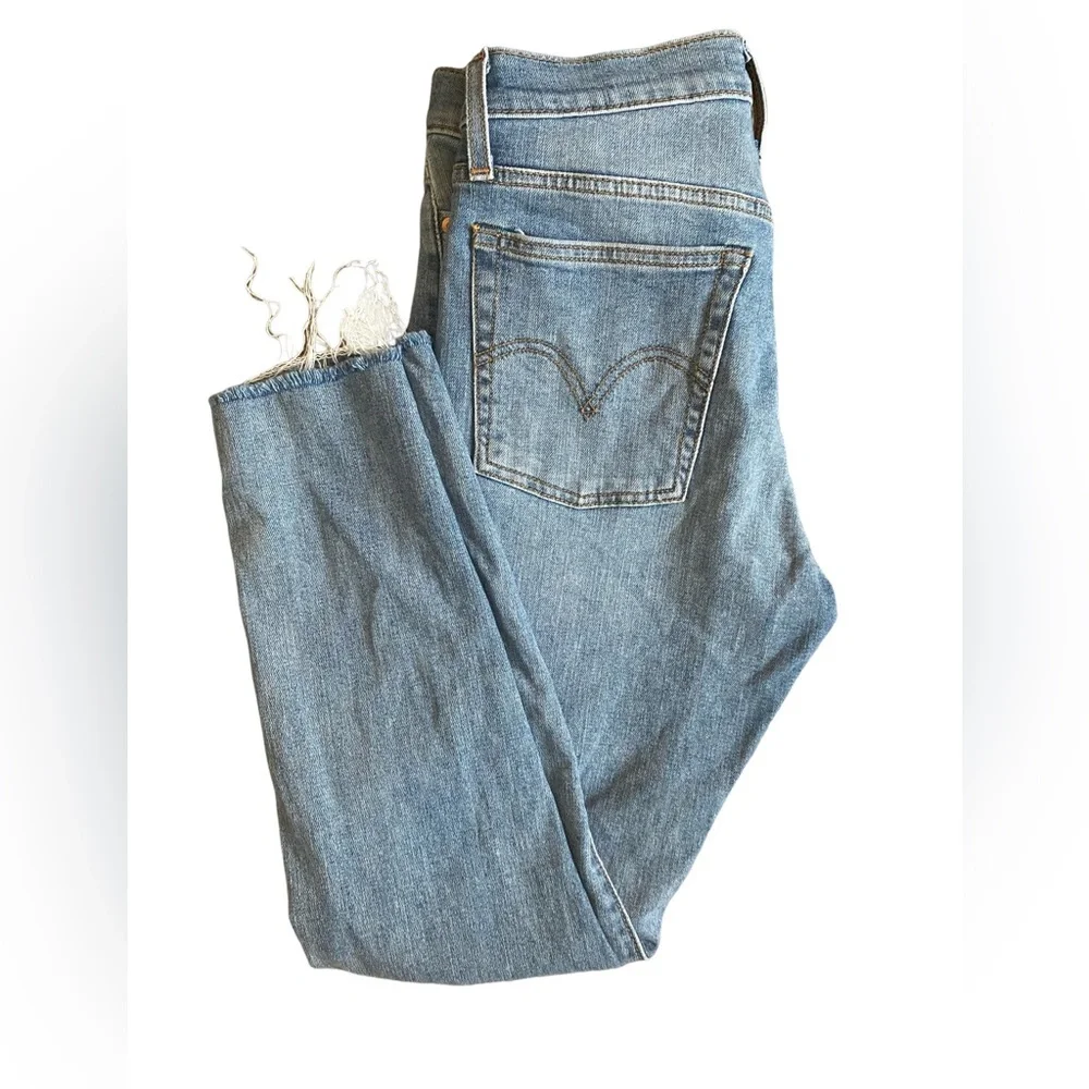 Coveted Levi's Wedgie Icon High-Rise Jeans. Size 28. - Picture 5 of 14